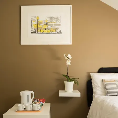 Pembroke House 4*
