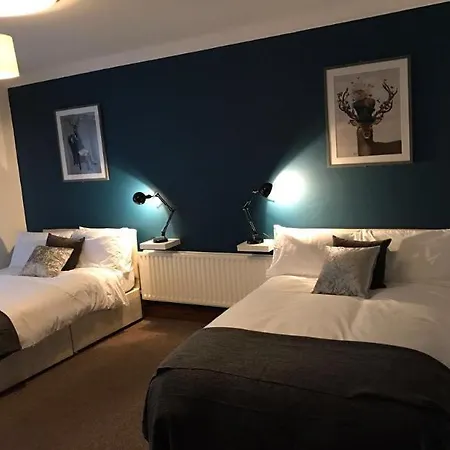 Pembroke House 4*